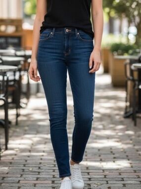 Levi's Slimming Skinny Women's 26  Dark Blue Jeans